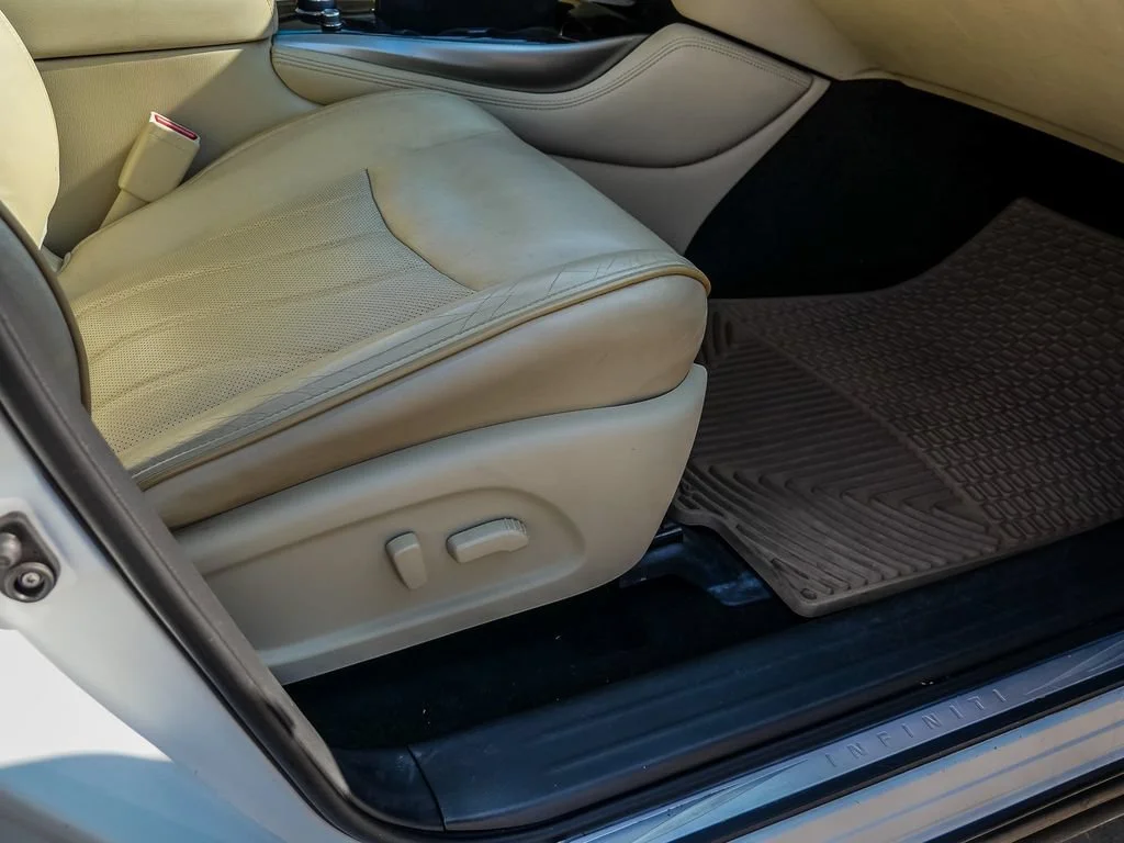 Used 2015 White INFINITI NA image 15