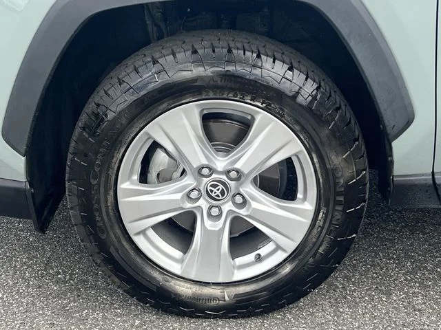 Used 2022  Toyota XLE image 38