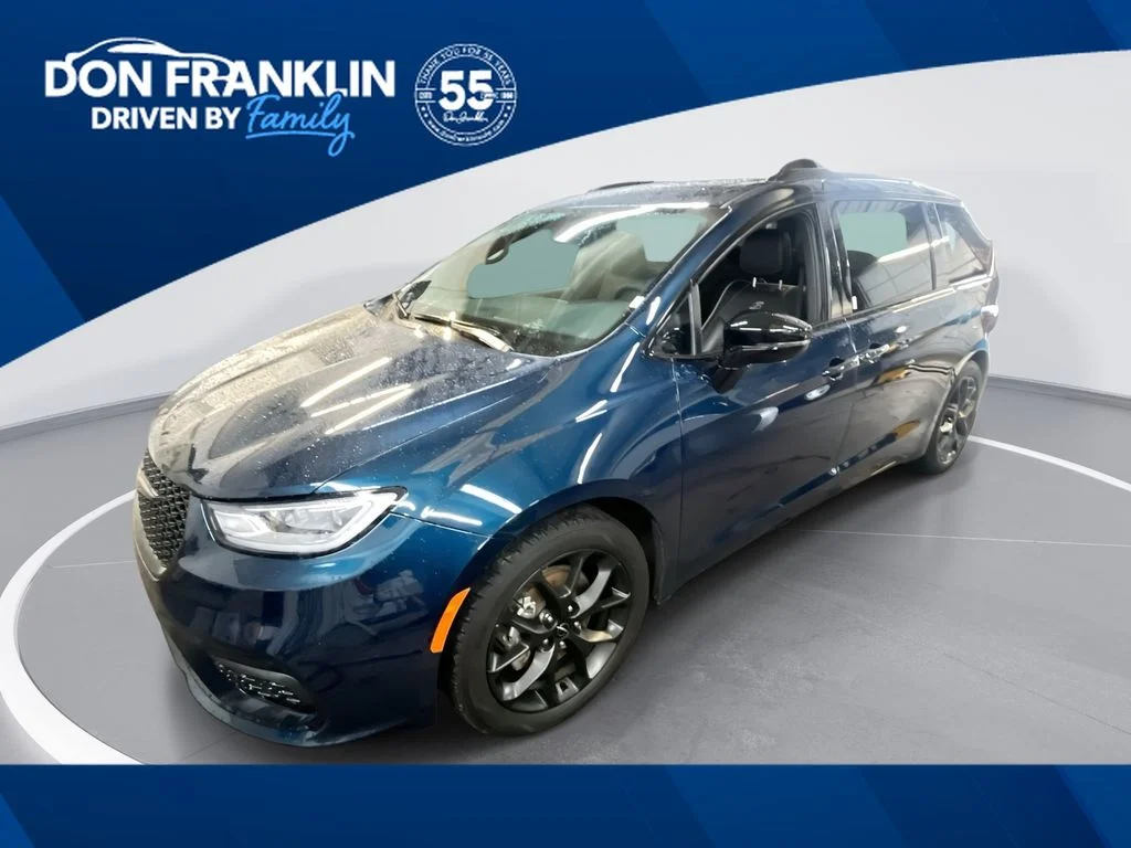 Used 2025 Blue Chrysler Limited image 1