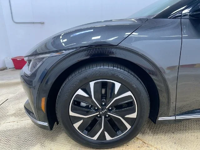 Used 2022 Gray Kia Wind image 26