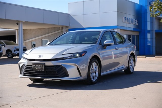 2025 Toyota Camry LE photo 3