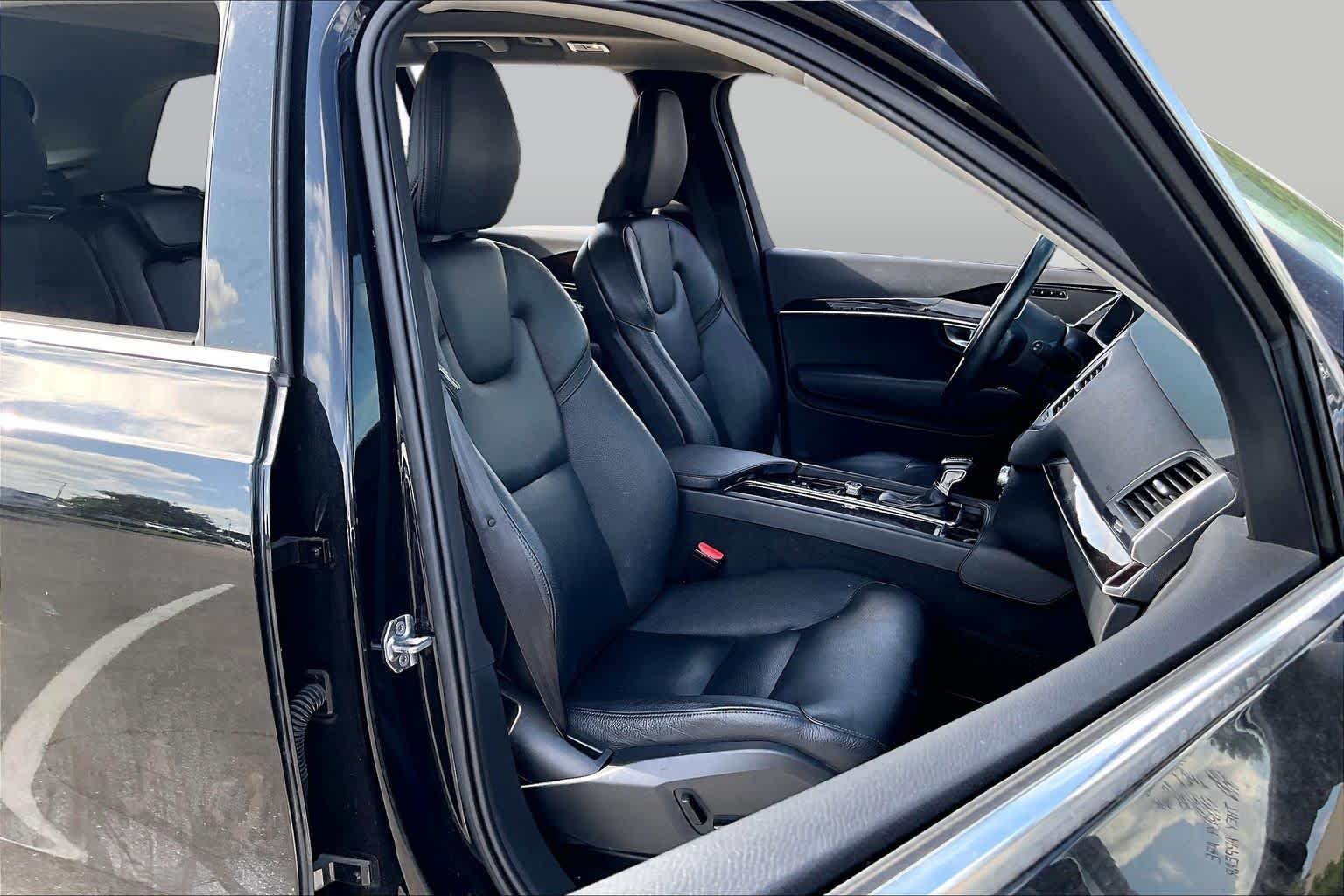 Pre-Owned 2019 Volvo XC90 Momentum