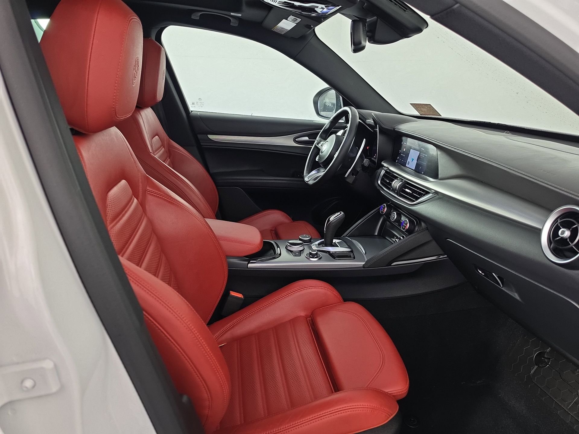 Used 2024 White Alfa Romeo Veloce image 41