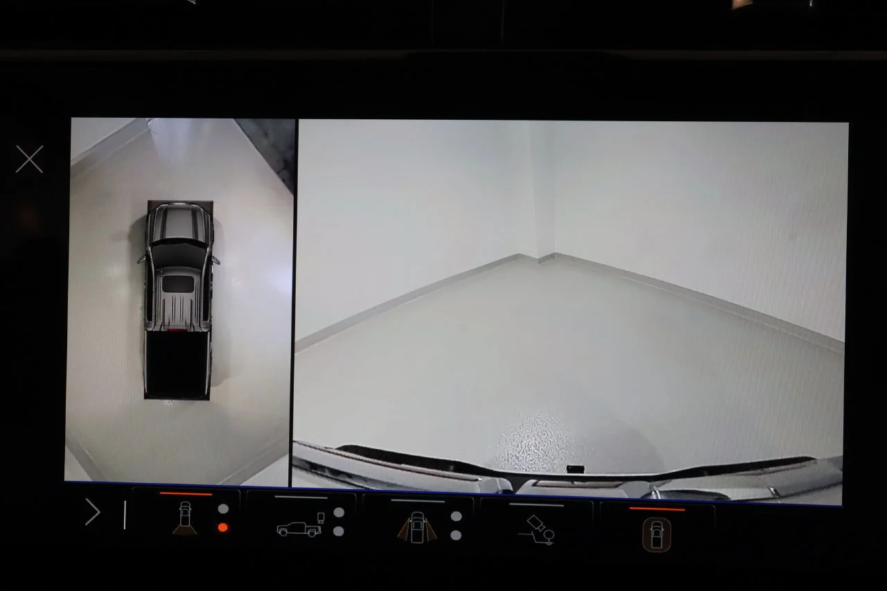 Used 2025 White Frost Tricoat GMC Denali image 15