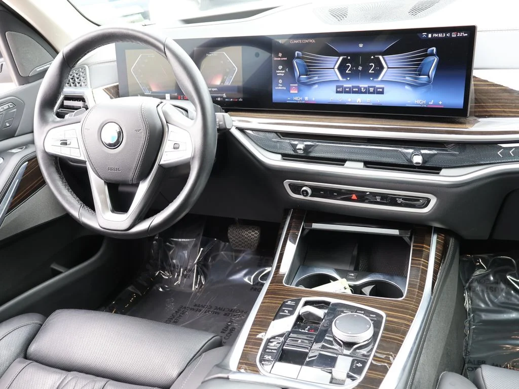 Used 2025 Black BMW xDrive40i image 14
