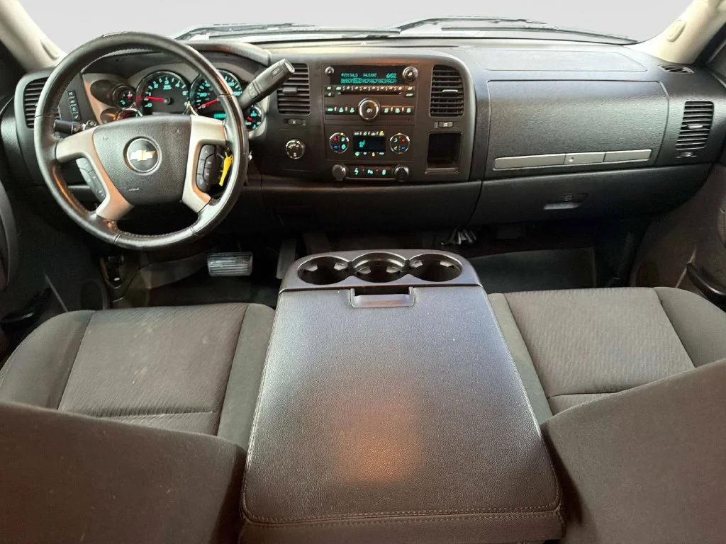 Used 2013 White Chevrolet LT image 17