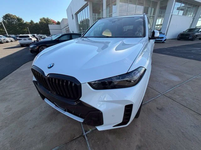 Used 2024 White BMW xDrive40i image 9