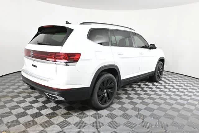 New 2026 Opal White Pearl Volkswagen 2.0T SE w/Technology image 4