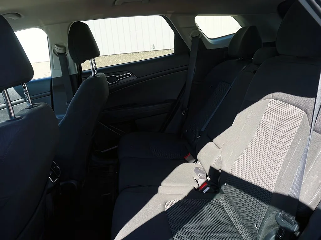 2023 Kia Sportage LX - Photo 32