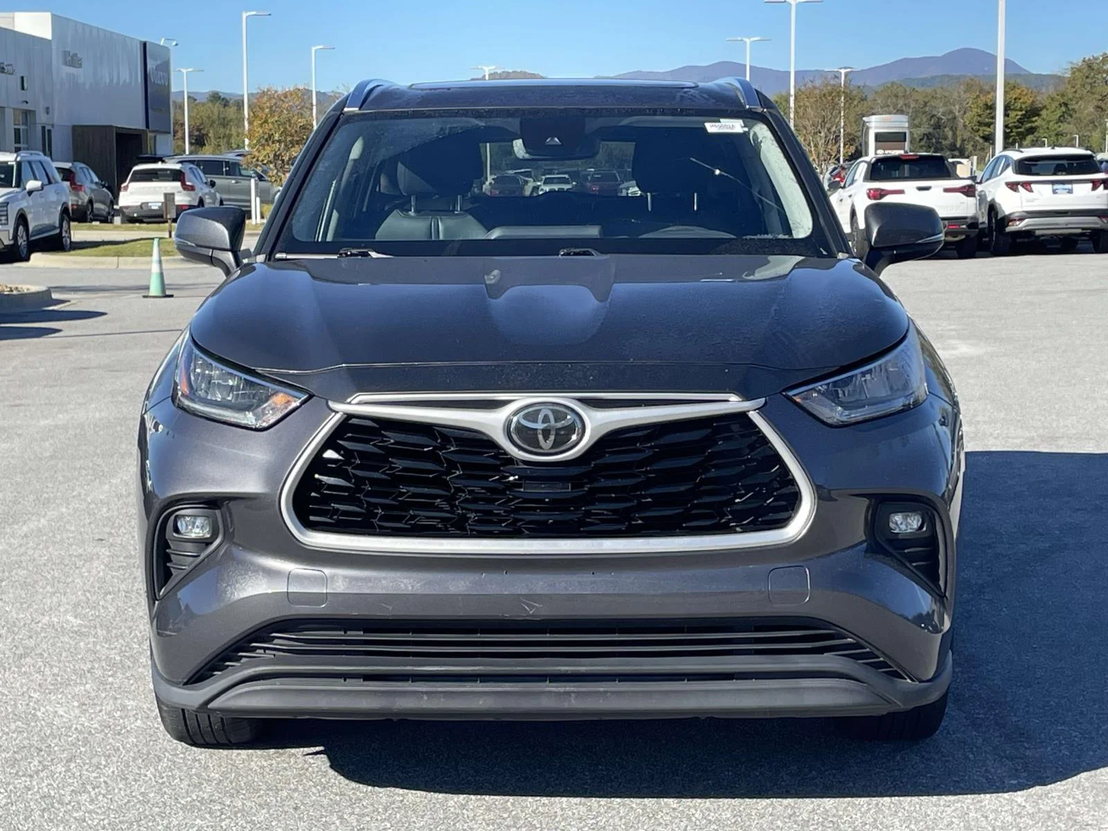 Used 2020 Magnetic Gray Metallic Toyota XLE image 23