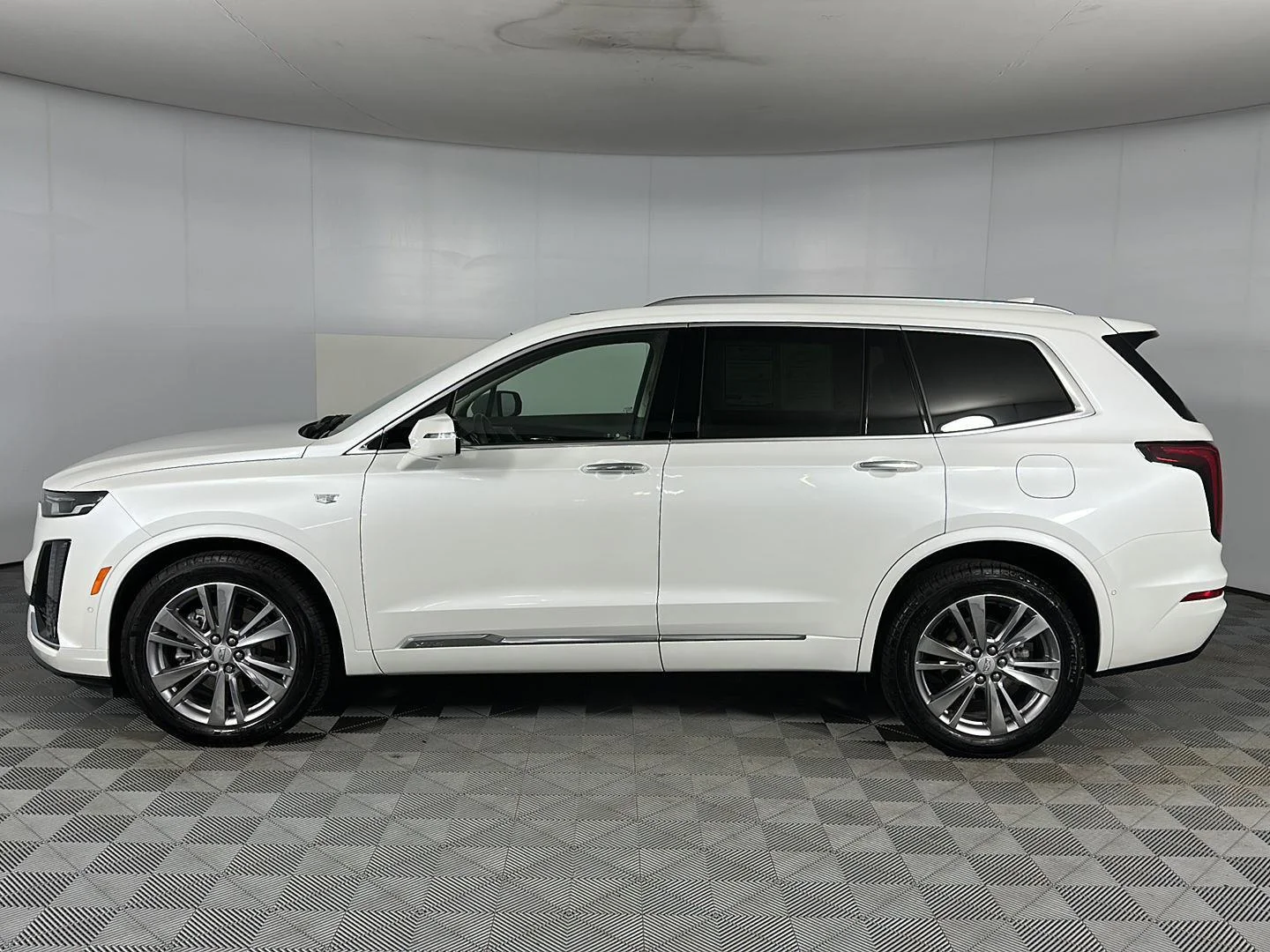 Used 2023 Crystal White Tricoat Cadillac AWD Premium Luxury image 20