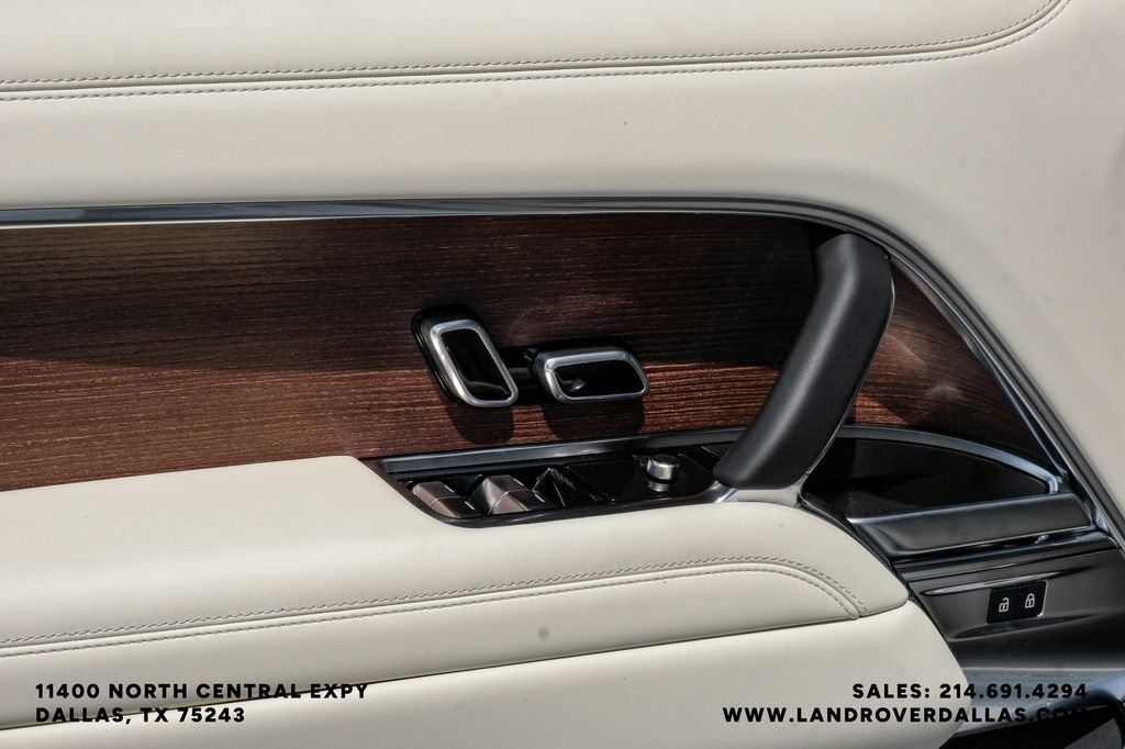 New 2027 Fuji White Land Rover SE image 42
