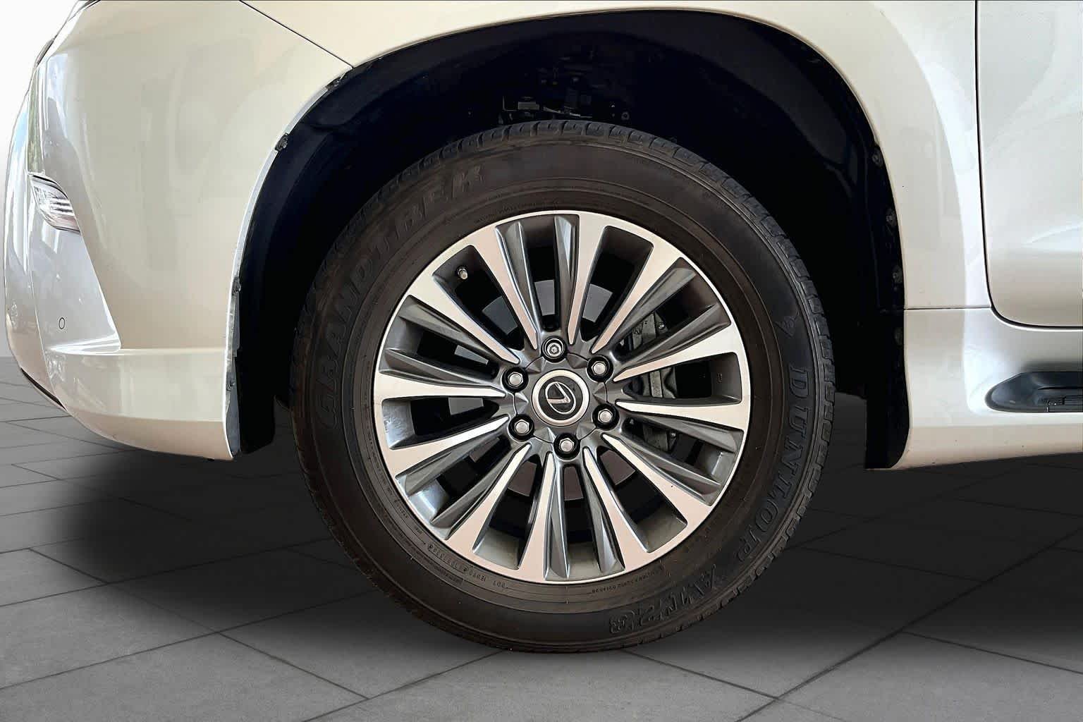 Used 2023 Eminent White Pearl Lexus Luxury image 9