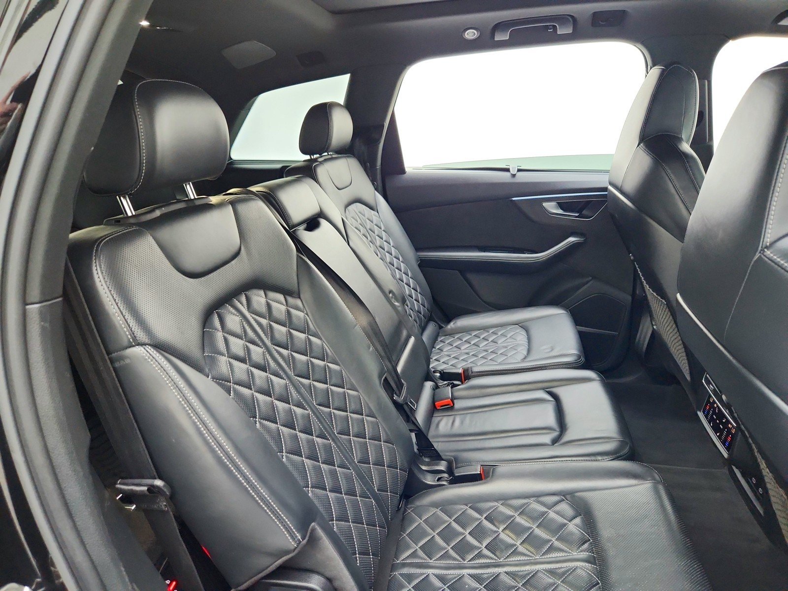 Used 2022 Mythos Black Metallic Audi Premium Plus image 32