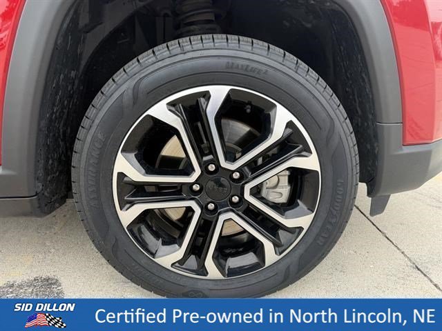Used 2023 Redline Pearlcoat Jeep Limited image 9