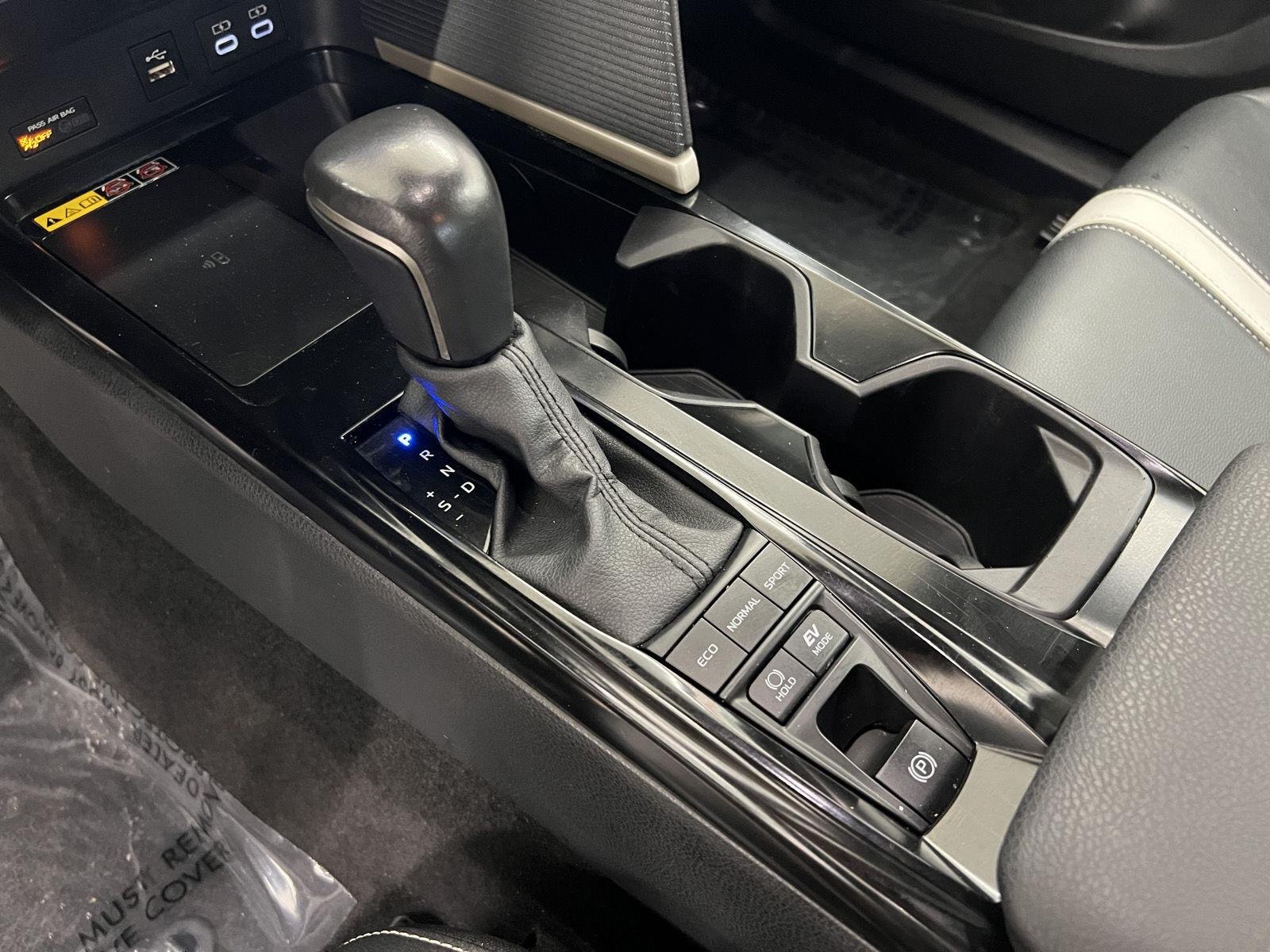 2025 Toyota Camry SE - Photo 17