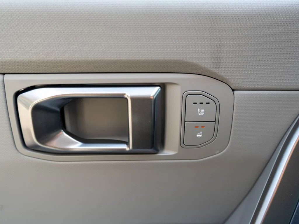 New 2027 Pale Gray Kia X-Line S image 19
