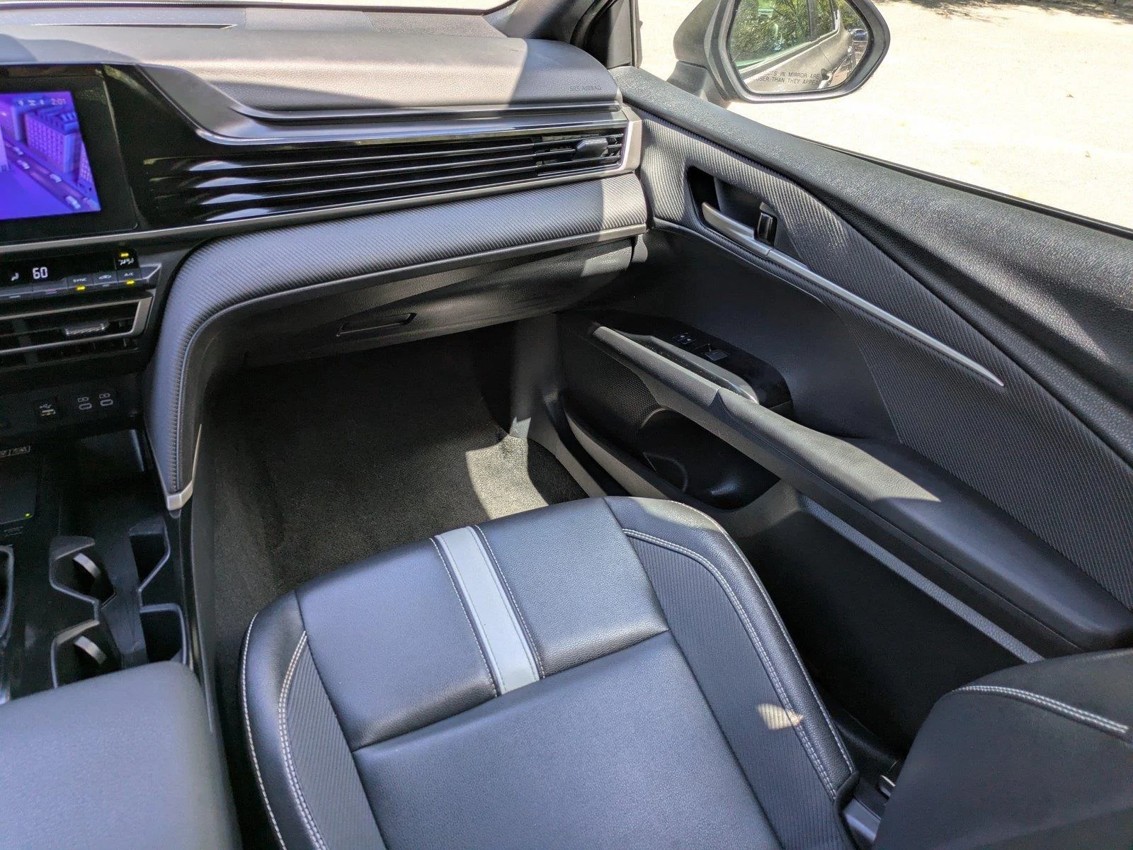 Used 2025  Toyota SE image 16
