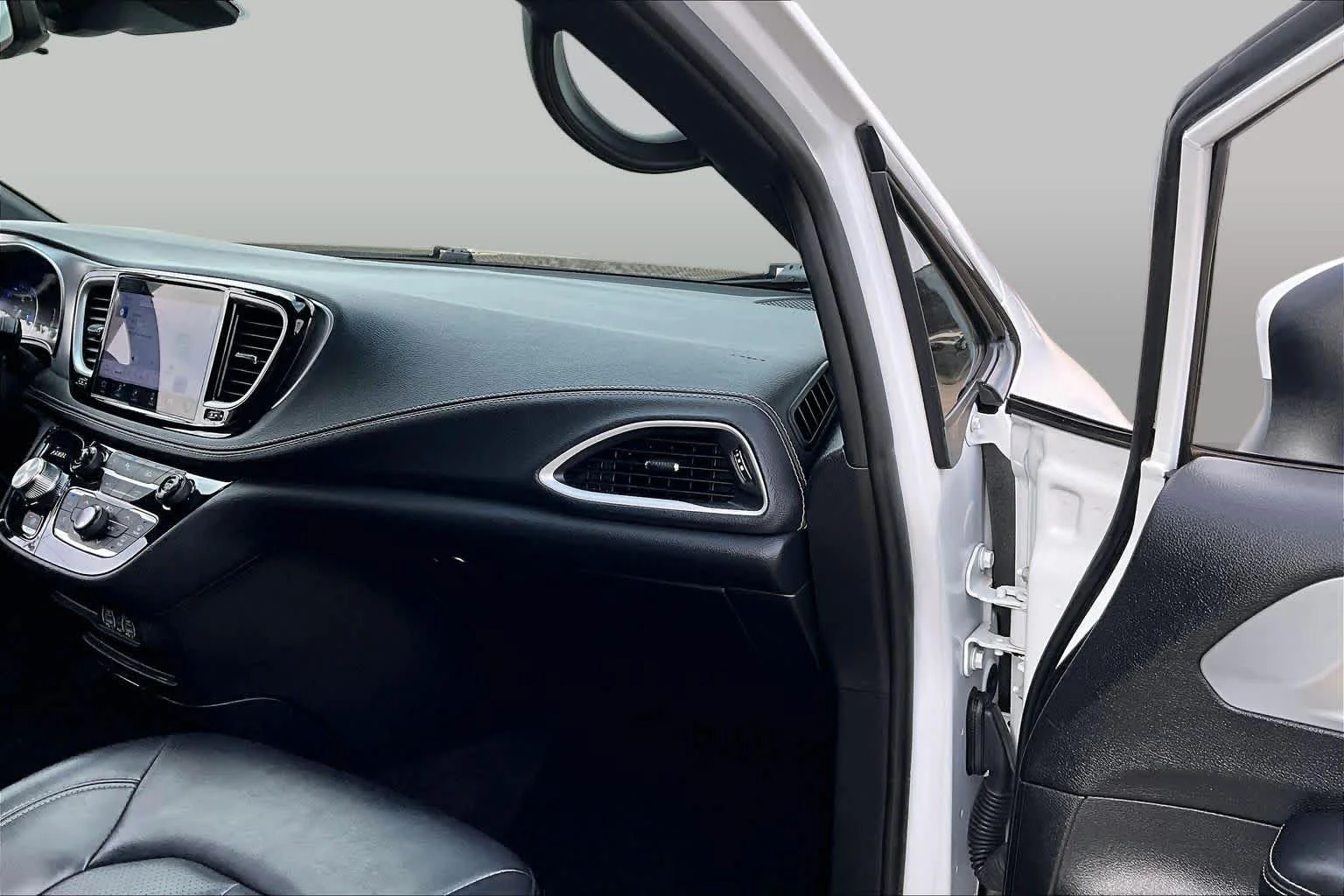 2023 Chrysler Pacifica Touring L - Photo 30