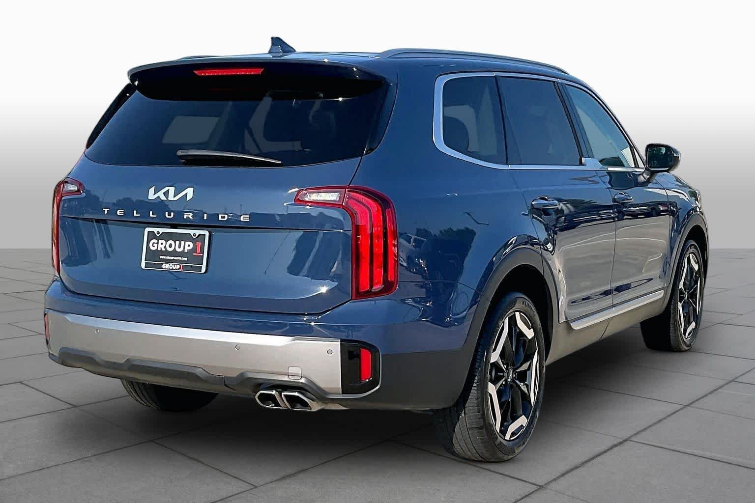 Used 2025 Midnight Lake Blue Kia S image 12