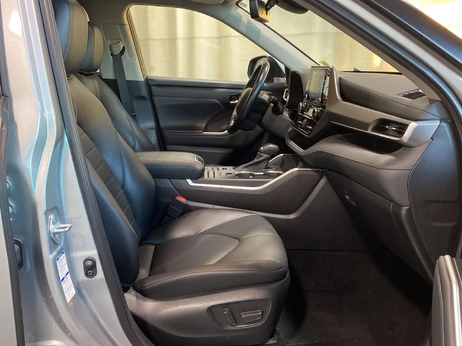 Used 2022 Celestial Silver Metallic Toyota XLE image 11