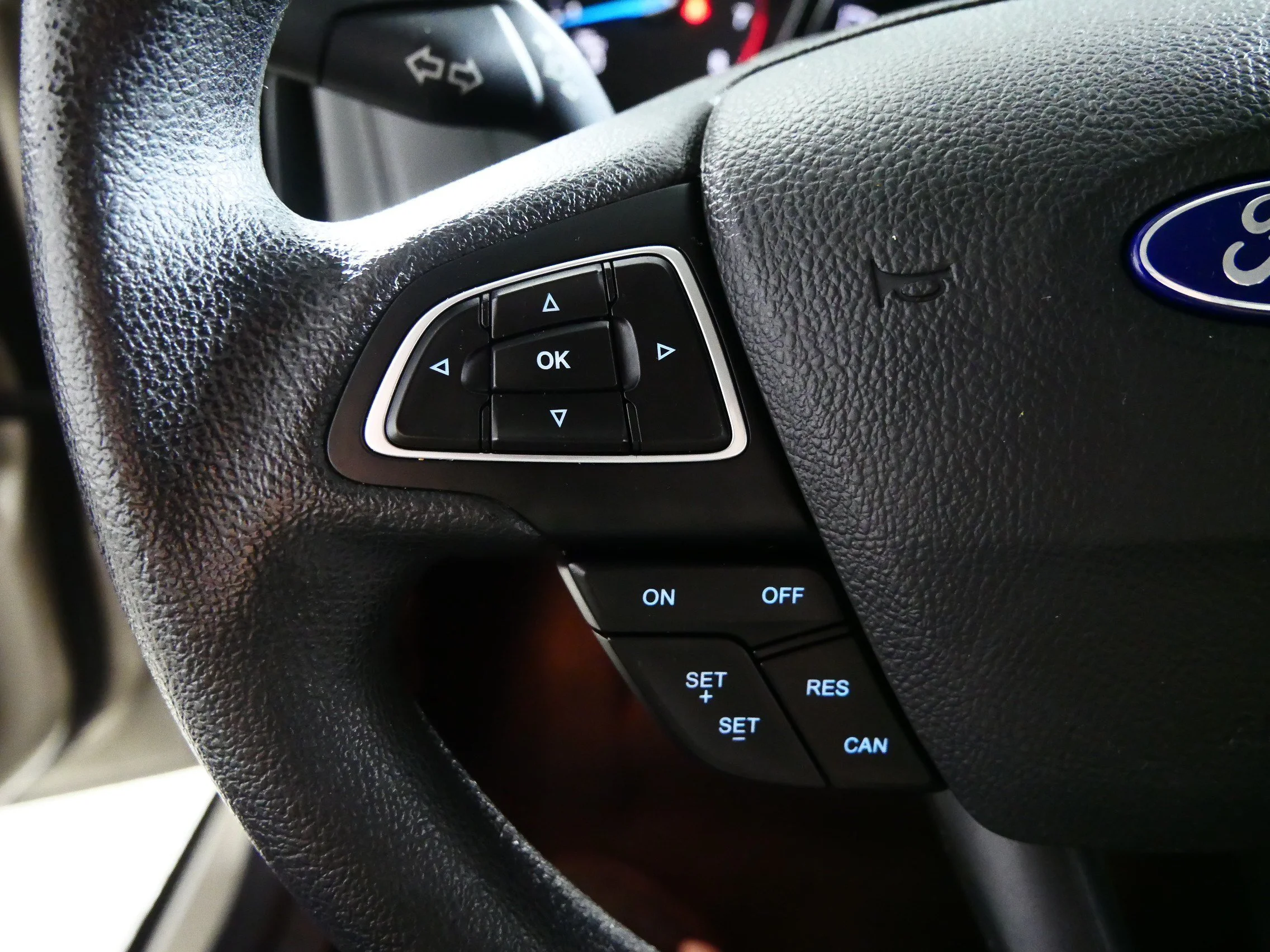 Used 2017 White Gold Metallic Ford SE image 27