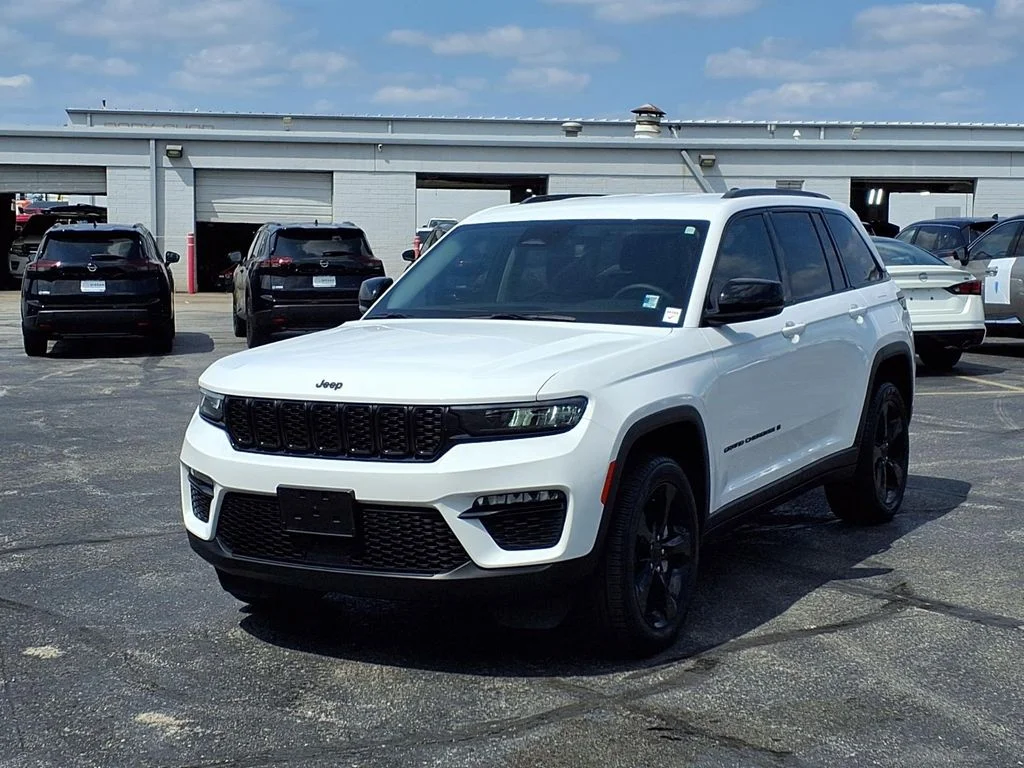 Used 2023 Jeep Grand Cherokee Limited with VIN 1C4RJHBG1PC533268 for sale in Kansas City