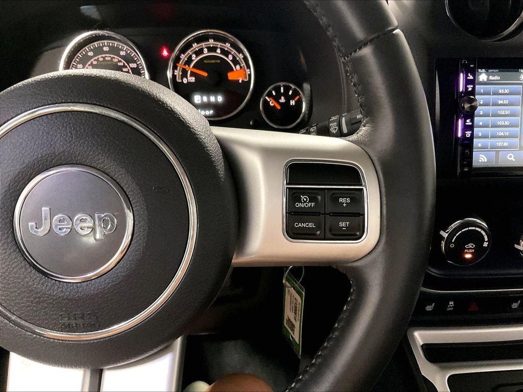 Used 2017 White Jeep Latitude image 22