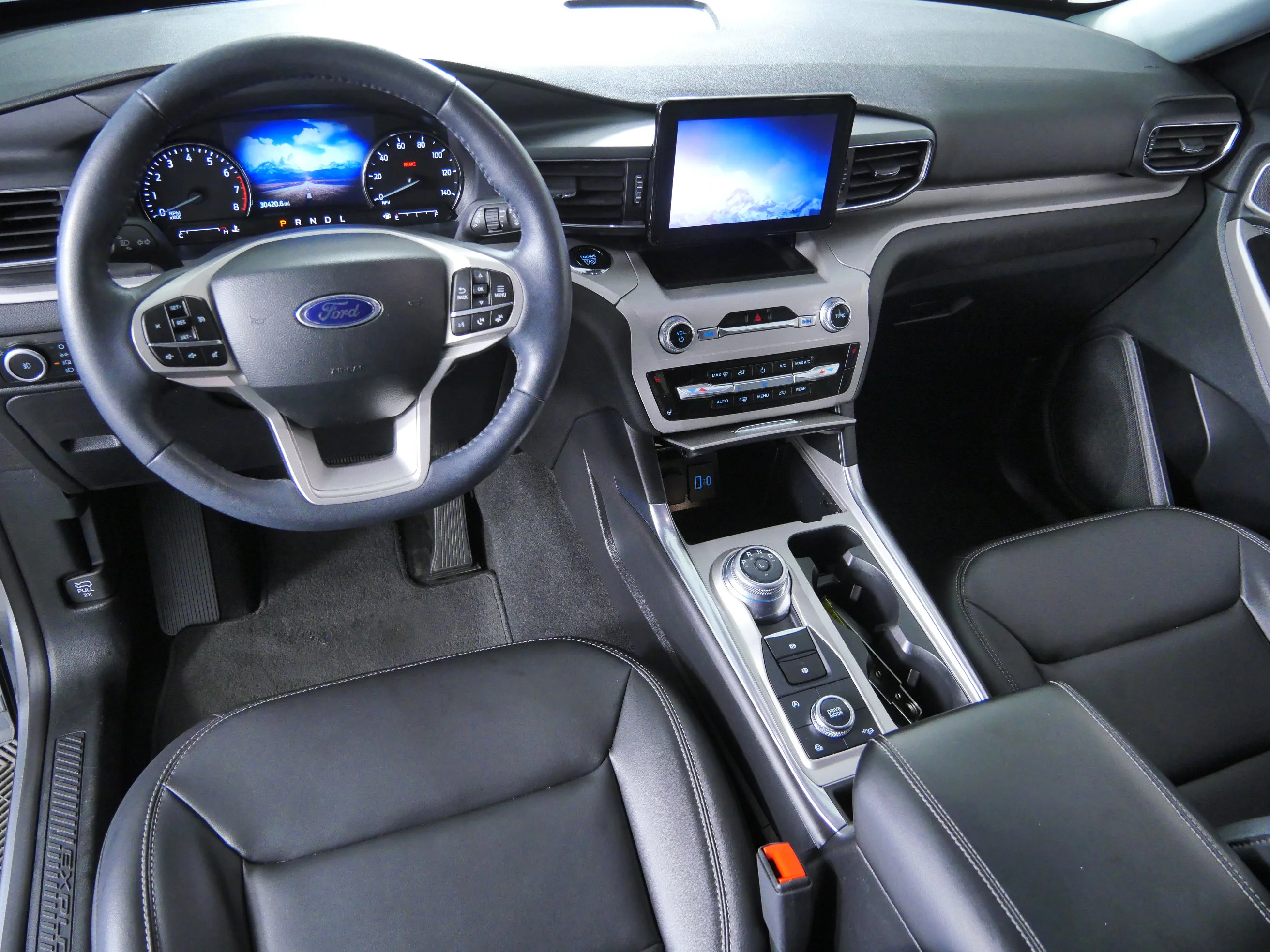 Used 2024 Iconic Silver Metallic Ford XLT image 4