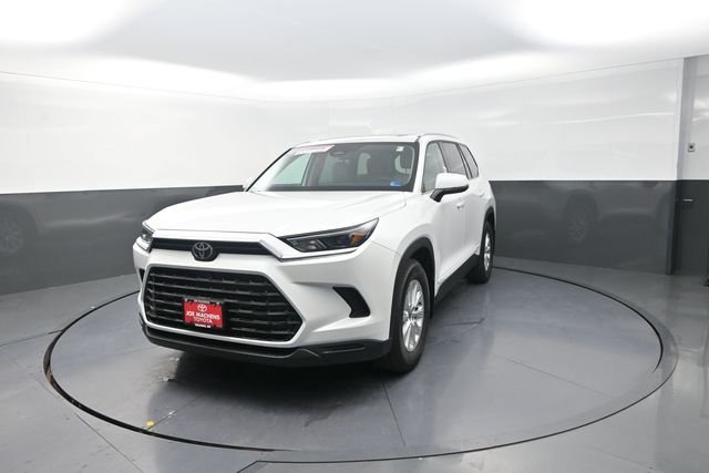 Used 2026 Beige Toyota XLE image 33
