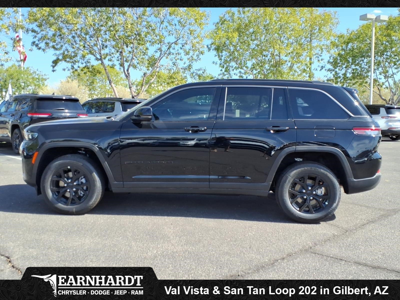 New 2026 Diamond Black Crystal Pearlcoat Jeep Laredo Altitude image 2