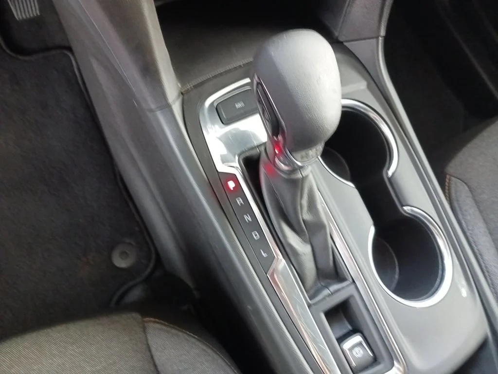 Used 2024 Summit White Chevrolet LT image 33