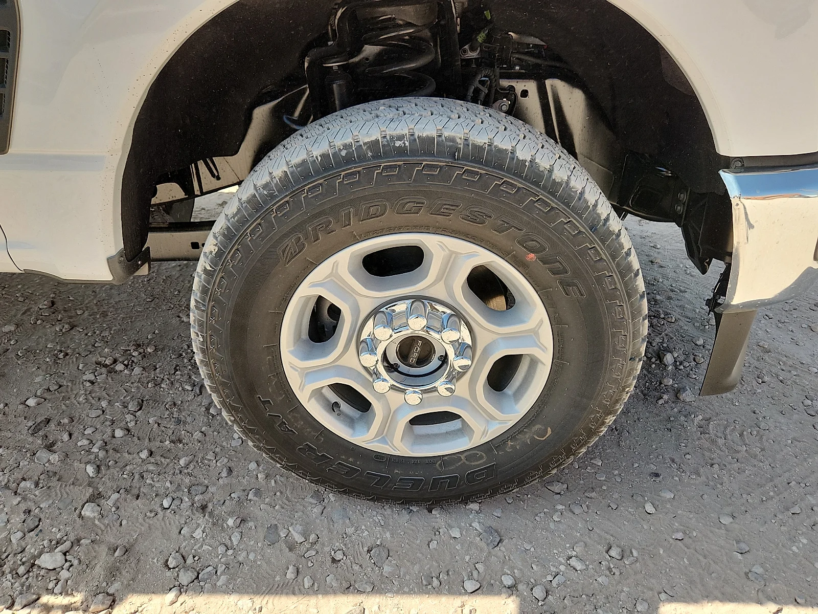 New 2027 Oxford White Ford XLT image 9