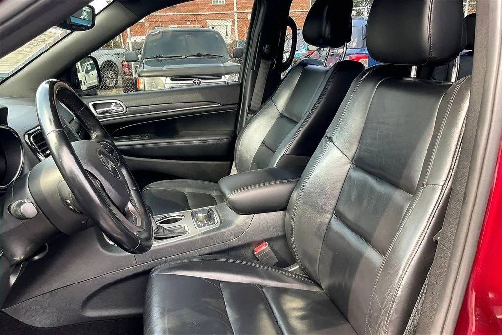 Used 2019 Red Jeep Limited image 23