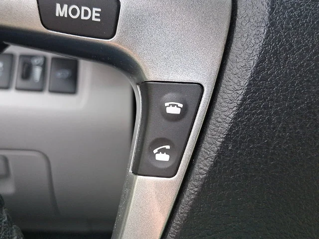 Used 2013 White Toyota SE image 24