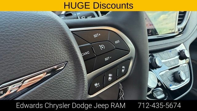 2026 Chrysler Pacifica Select - Photo 20