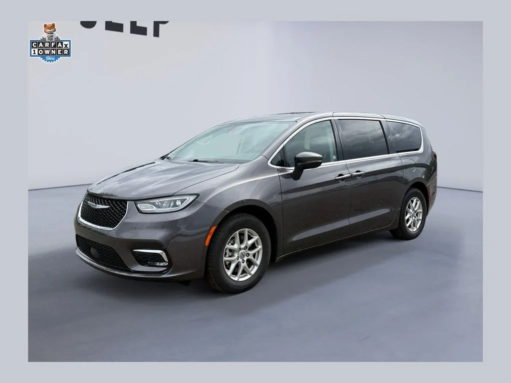 2023 Chrysler Pacifica Touring L's photo