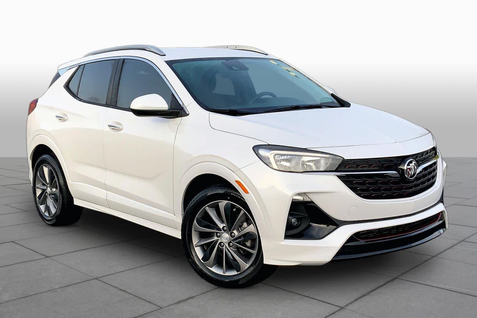 Used 2022 White Frost Tricoat Buick Select image 3