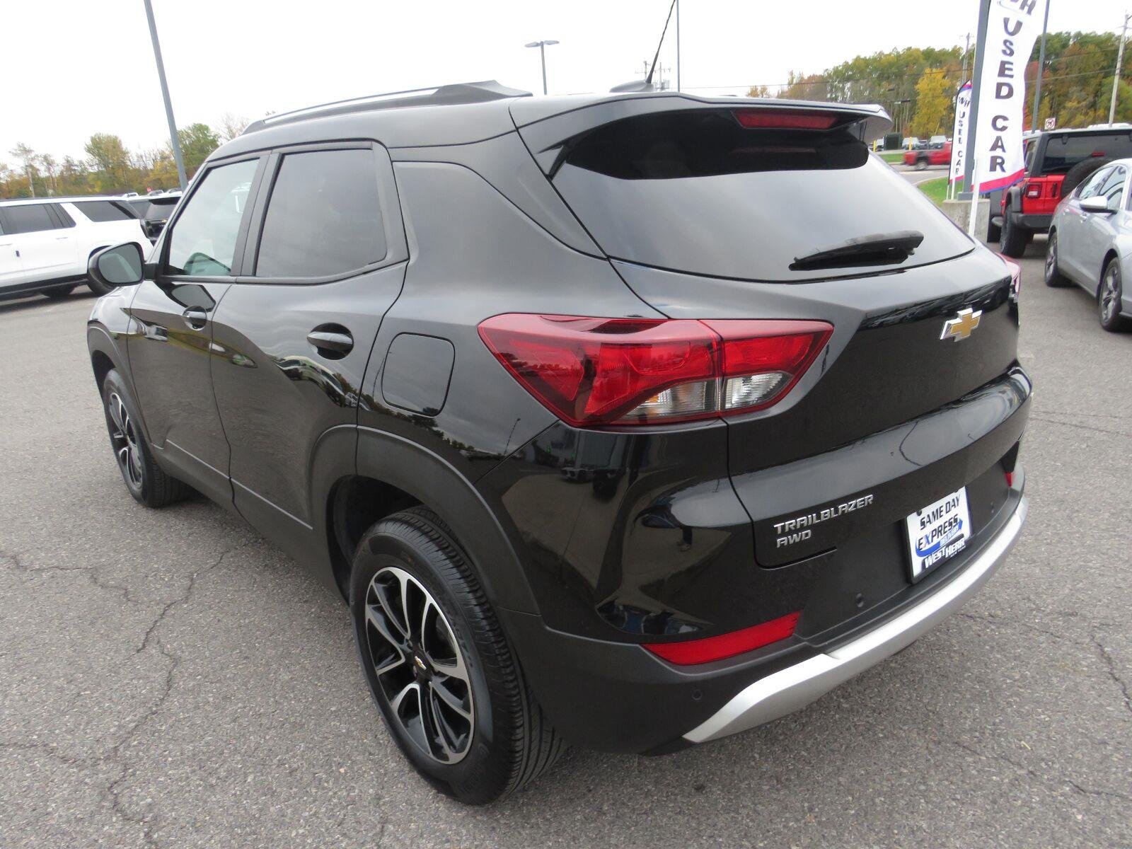 Used 2024 Mosaic Black Metallic Chevrolet LT image 10