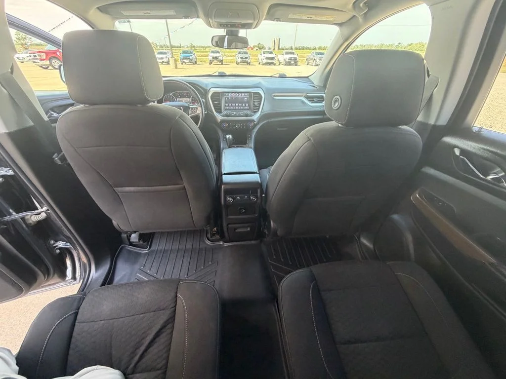 Used 2018 Silver GMC SLE-2 image 26