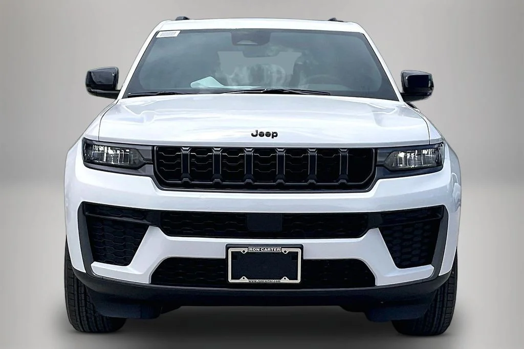 New 2026 Bright White Clear-Coat Exterior Paint Jeep Altitude image 12