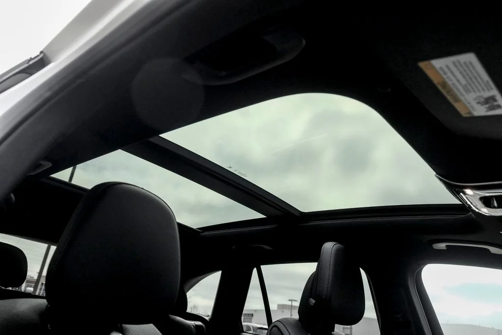 New 2026 Polar White Mercedes-Benz GLC 300 image 21
