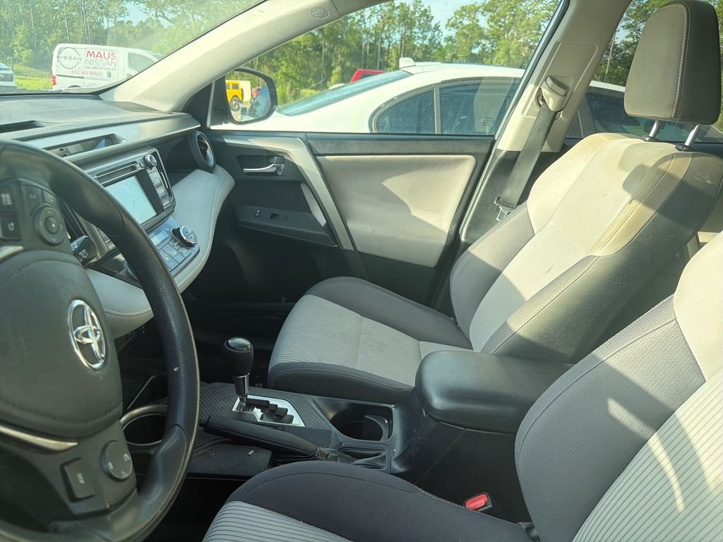 Used 2015 Silver Toyota XLE image 10