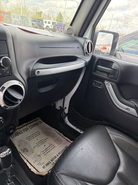 Used 2013 White Jeep Sahara image 22