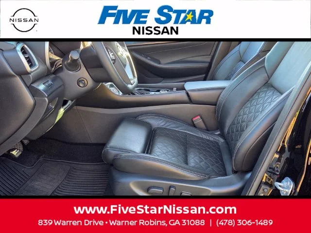 Used 2021 Black Nissan Platinum image 5