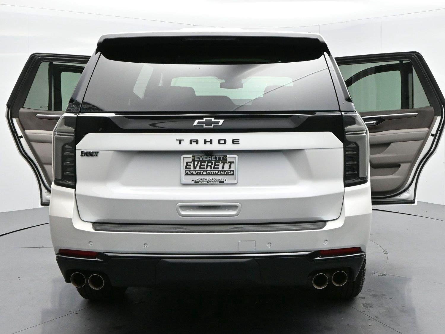 Used 2025 Iridescent Pearl Tricoat Chevrolet Z71 image 40