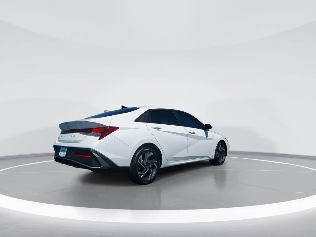 Used 2025 White Hyundai SE image 8