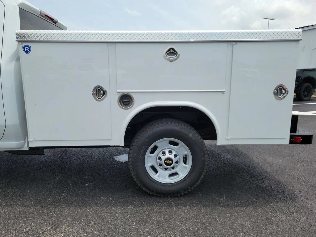 New 2026 Summit White Chevrolet WT image 15