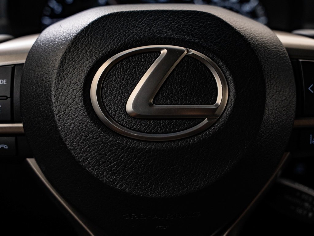 Used 2021 Black Lexus 460 image 29