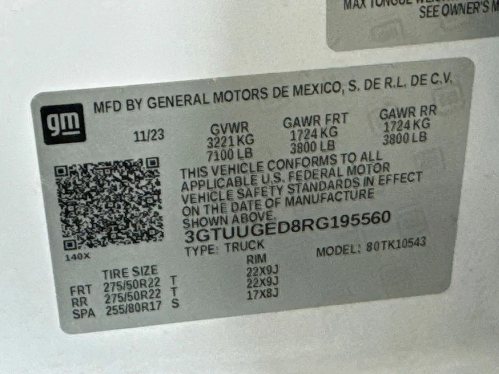 Used 2024 White GMC Denali image 41